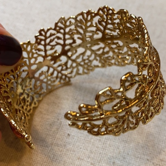 Stella & Dot | Dainty Gold⚜️‘Retired’ Gold Grace Cuff Bracelet - Picture 10 of 16